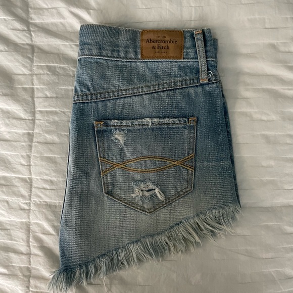 Abercrombie & Fitch Distressed Light Wash Denim Shorts Size 0 Waist 25 - Picture 7 of 9